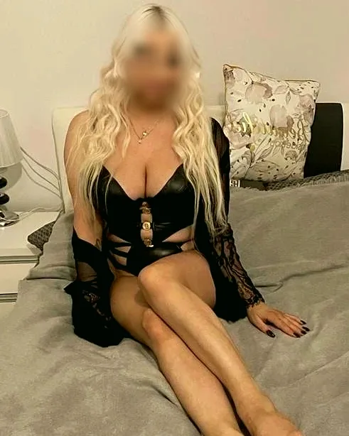 Esra, 23