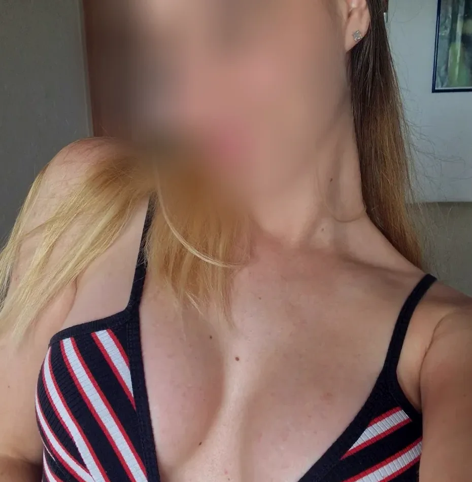 Eva, 24