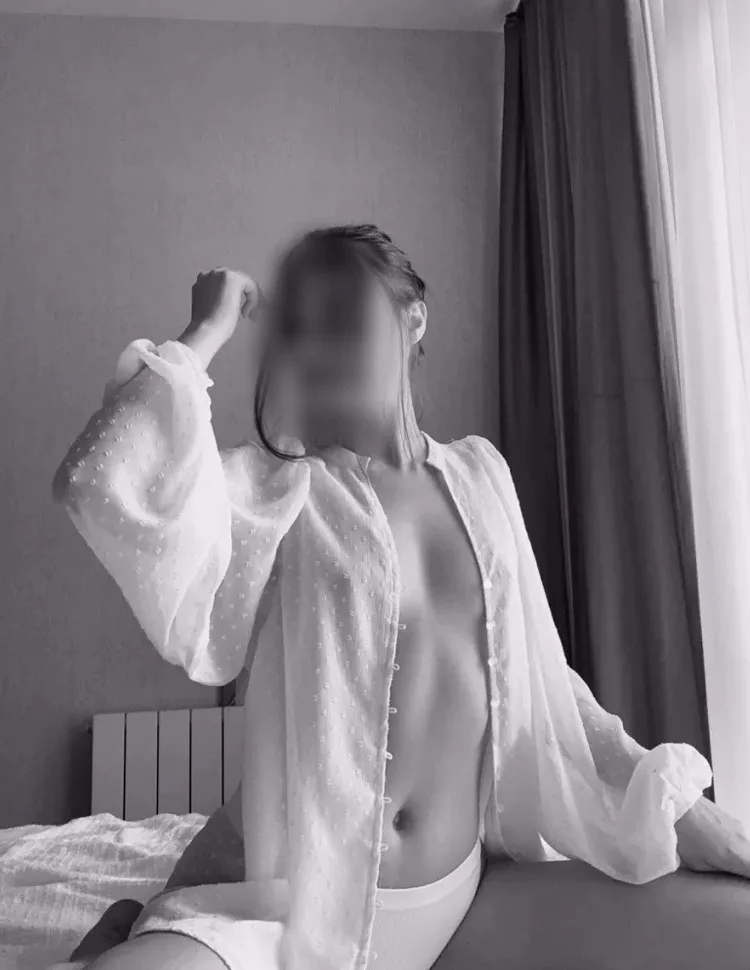 Nadine, 25