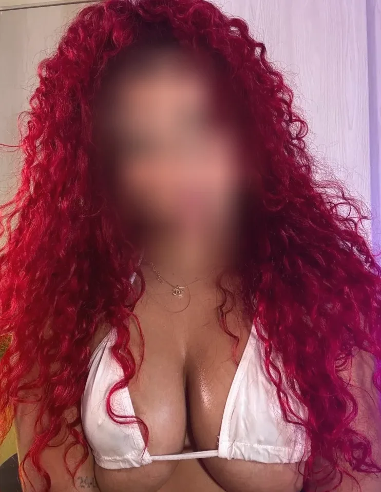 Nora, 25