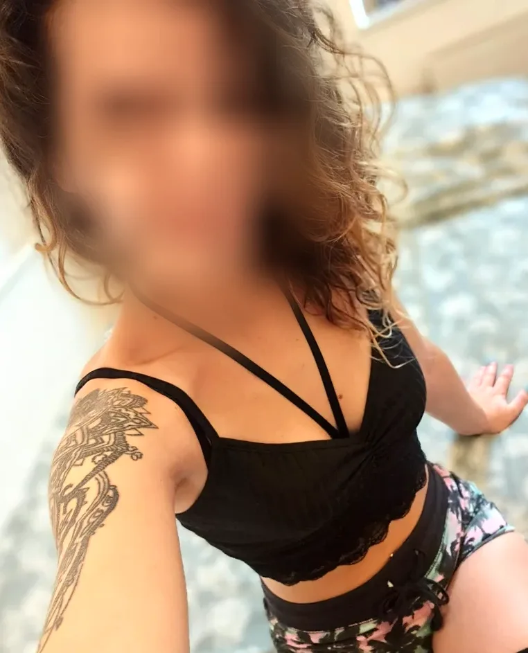 Stefanie, 27
