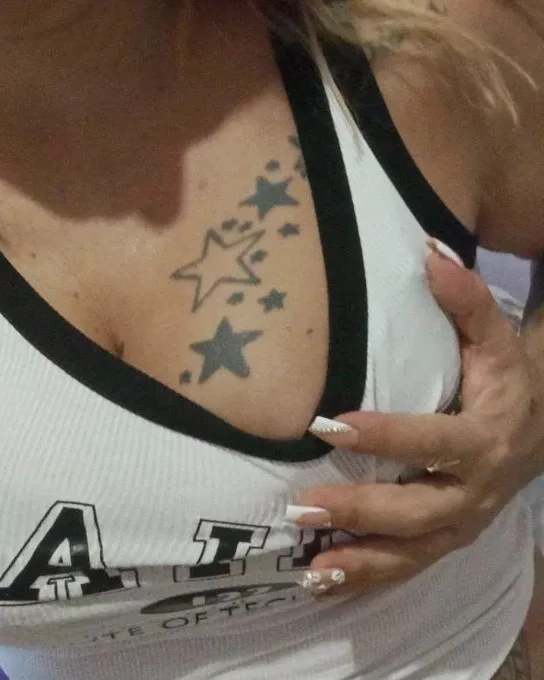 Vanessa, 38